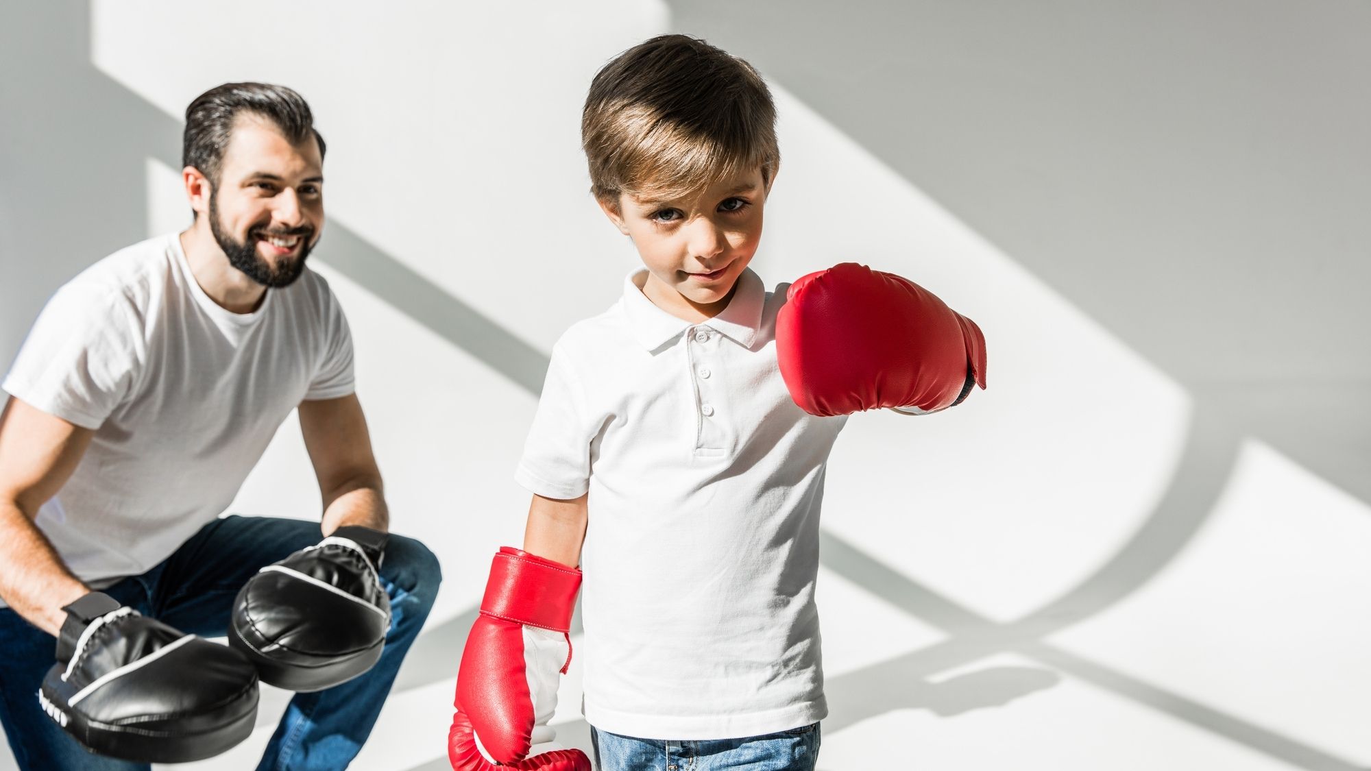 Faut-il inscrire son enfant à un sport de combat pour lui apprendre à se défendre ?